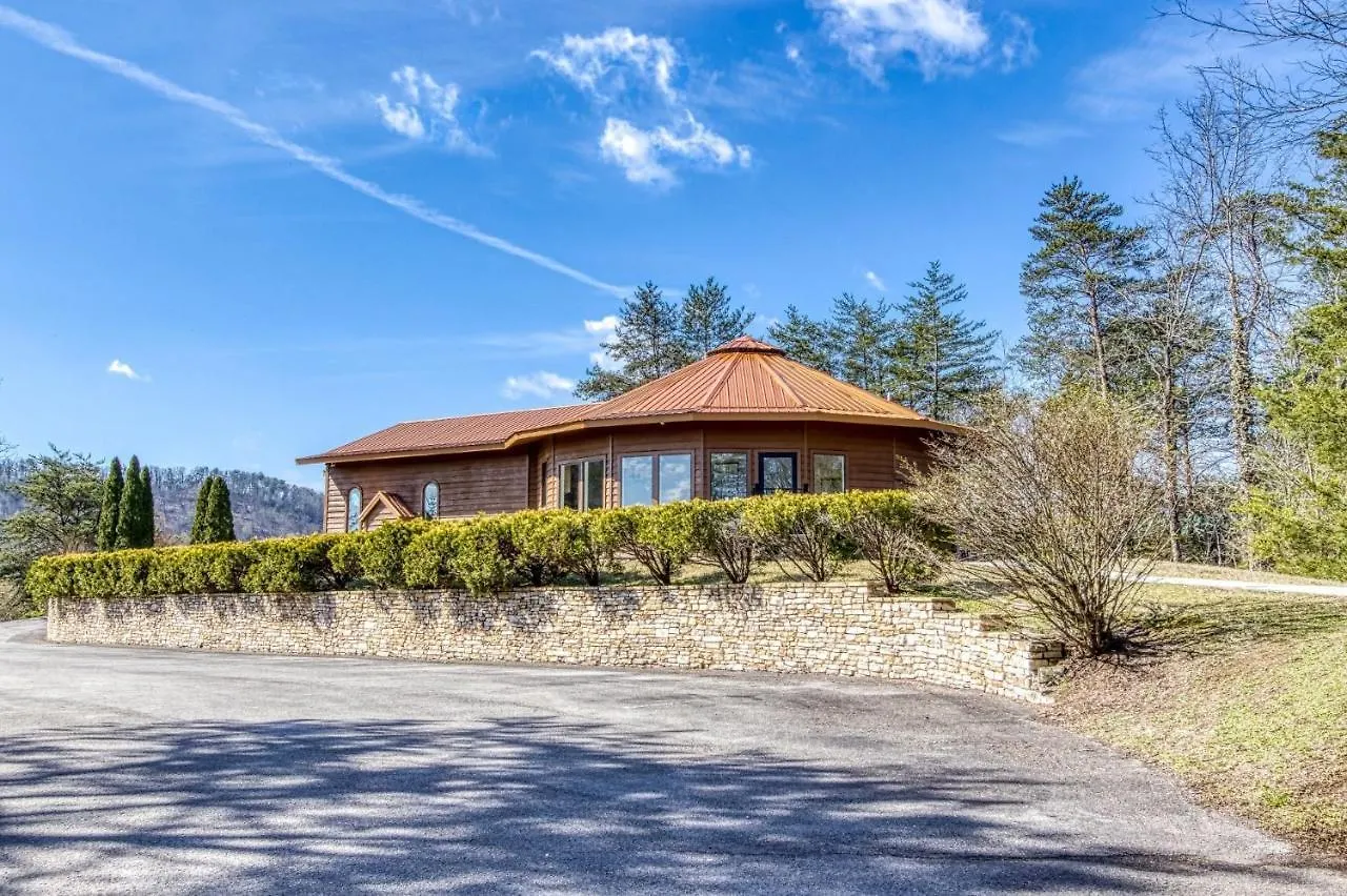 Mountain Valley Revival - Brand New Renovations, Close To Town, Panoramic Mountain Views!! Pigeon Forge