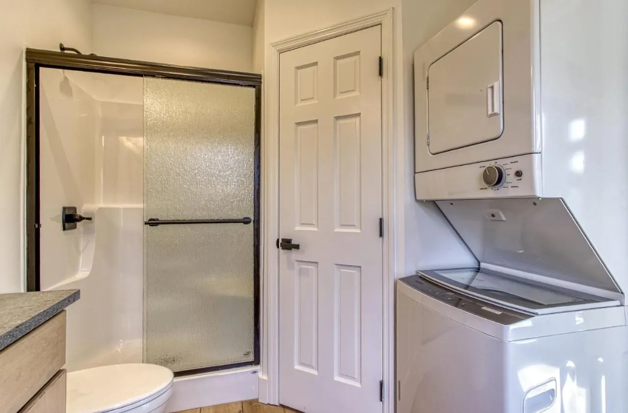Mountain Valley Revival - Brand New Renovations, Close To Town, Panoramic Mountain Views!! Pigeon Forge