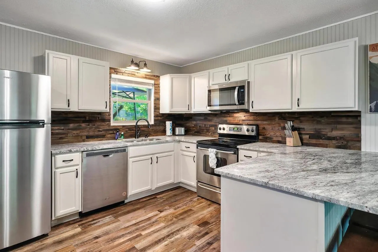 Mountain View Lodge: Retreat With Future Hot Tub * Pigeon Forge