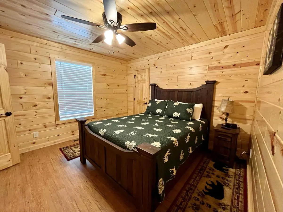 The Hitching Post: Spacious 5br/4ba Rancher