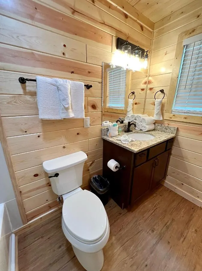 The Hitching Post: Spacious 5br/4ba Rancher *