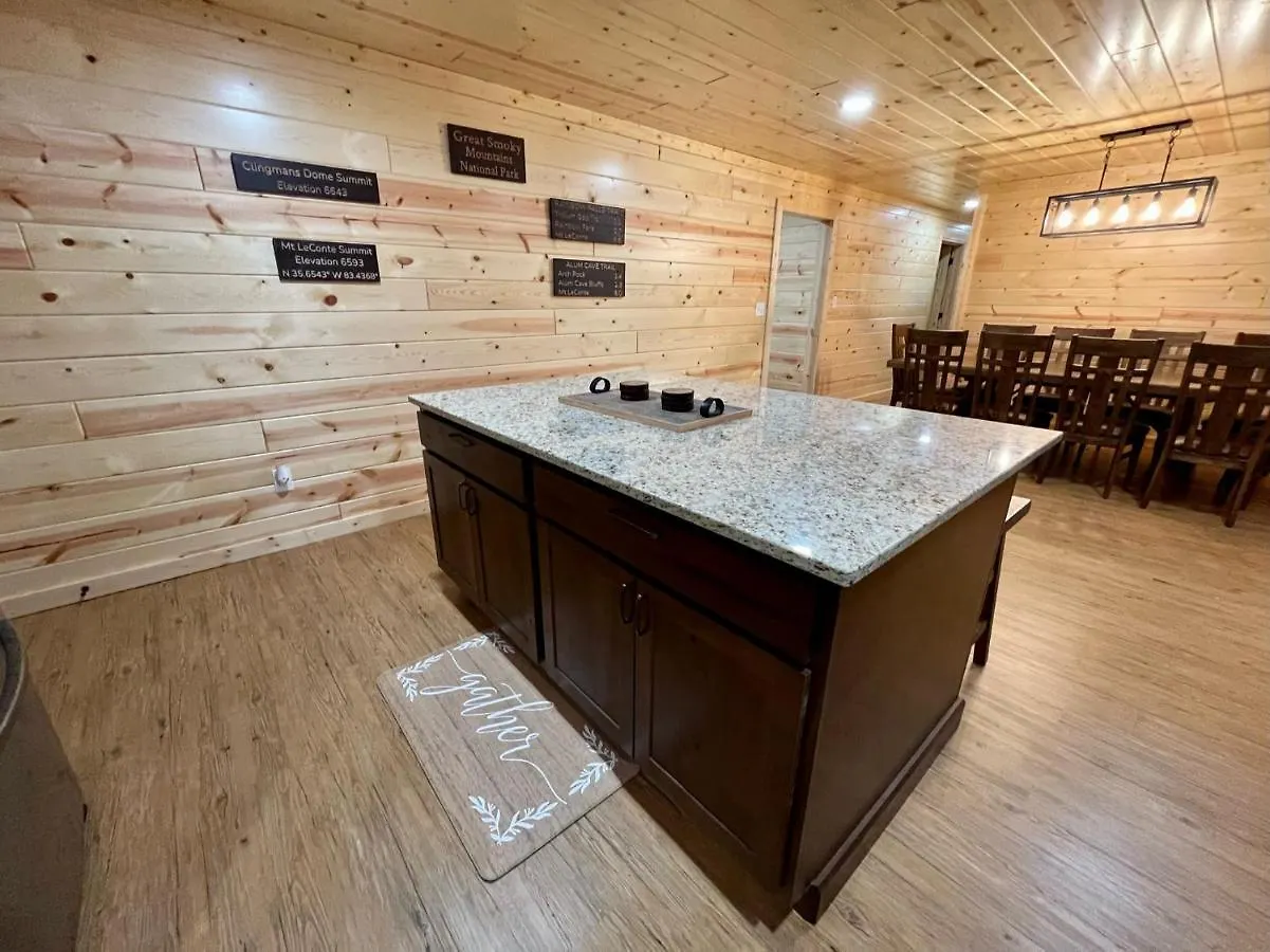 The Hitching Post: Spacious 5br/4ba Rancher Holiday home