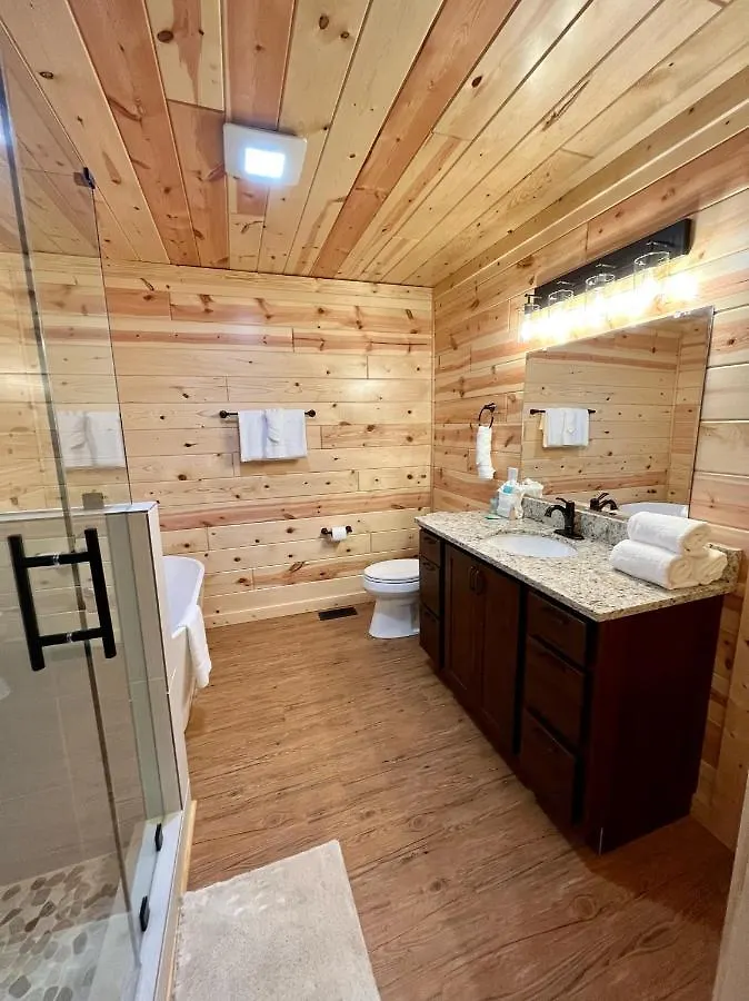 The Hitching Post: Spacious 5br/4ba Rancher