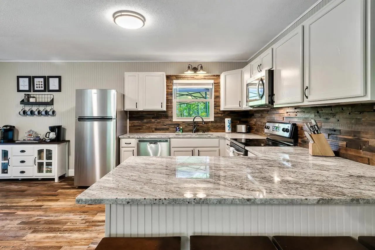 Modern Gem Near Dollywood, Gatlinburg & Smokies - 2 Mins To Pkwy & Strip, Hot Tub, Fire Pit, Cable, Hi-speed Wifi 別荘