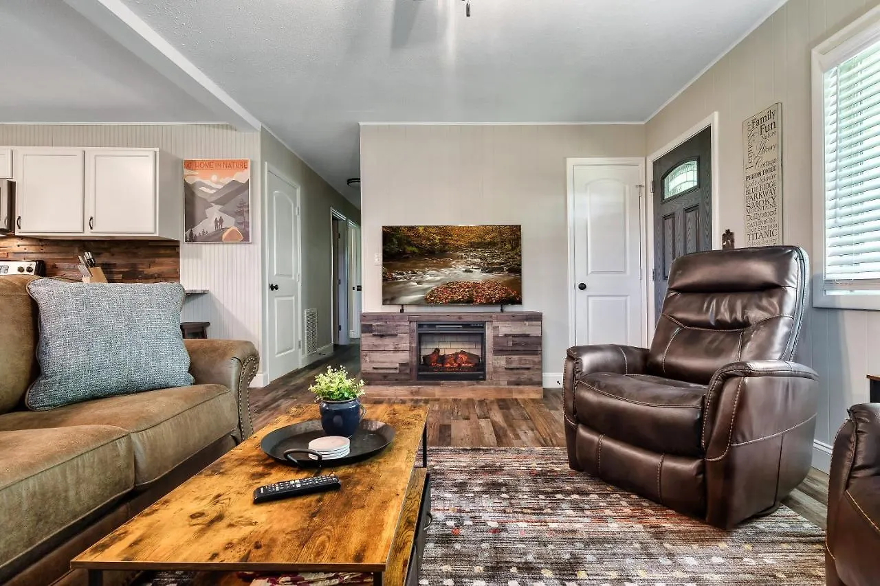 Mountain View Lodge: Retreat With Future Hot Tub Holiday home Pigeon Forge