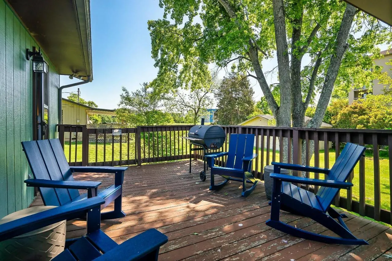 Mountain View Lodge: Retreat With Future Hot Tub