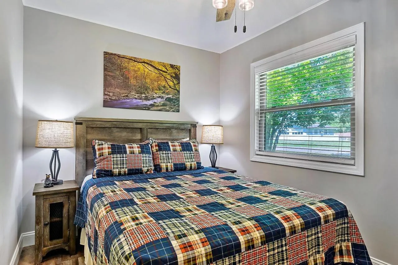 Mountain View Lodge: Retreat With Future Hot Tub Holiday home