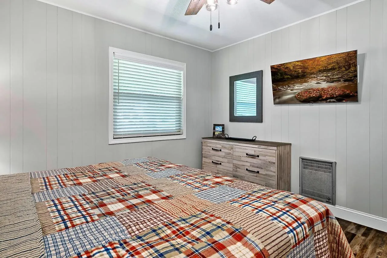 Modern Gem Near Dollywood, Gatlinburg & Smokies - 2 Mins To Pkwy & Strip, Hot Tub, Fire Pit, Cable, Hi-speed Wifi * ピジョンフォージ