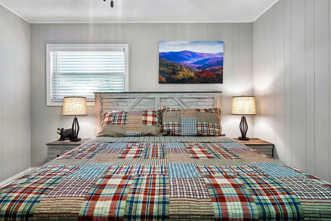 Holiday home Mountain View Lodge: Retreat With Future Hot Tub *