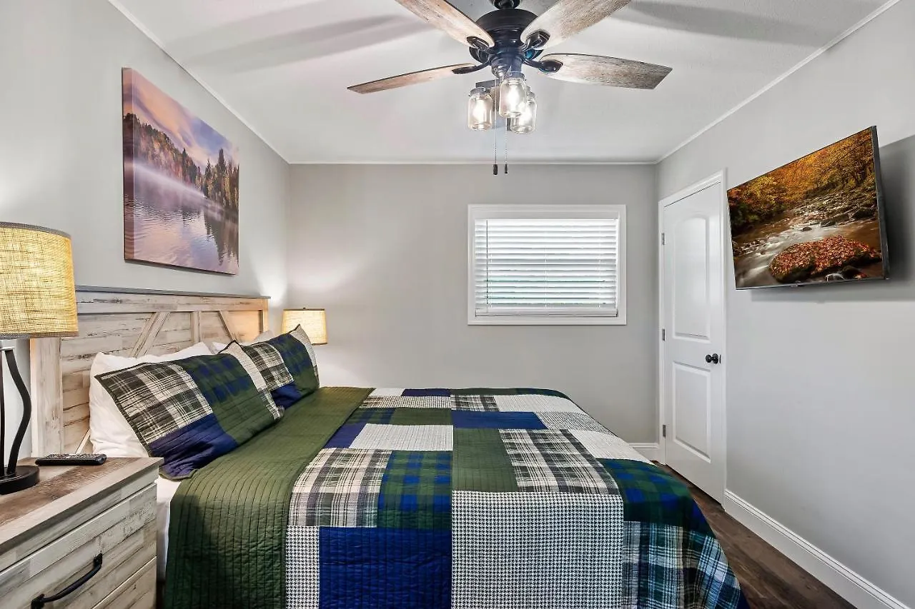 Mountain View Lodge: Retreat With Future Hot Tub Holiday home *