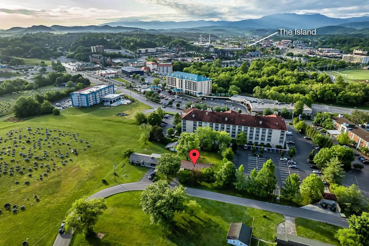 Mountain View Lodge: Retreat With Future Hot Tub