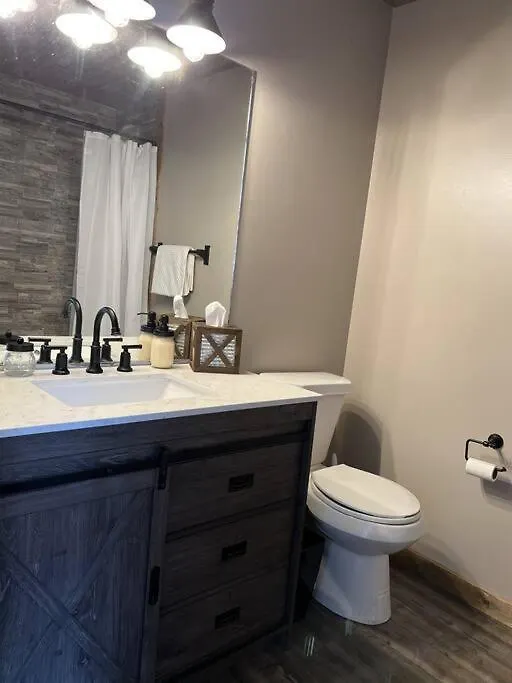 Pioneer Pass- Hot Tub, 2 Bdrm, W&d, Pets Ok Holiday home
