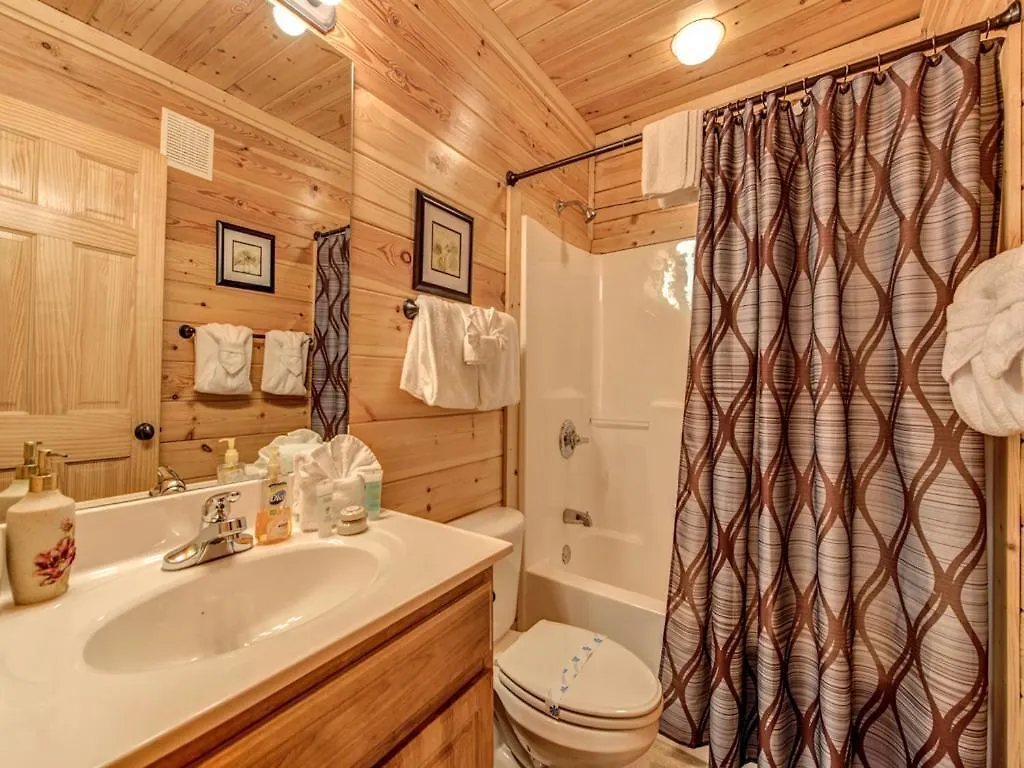 Misty Mountain Hideaway Pigeon Forge