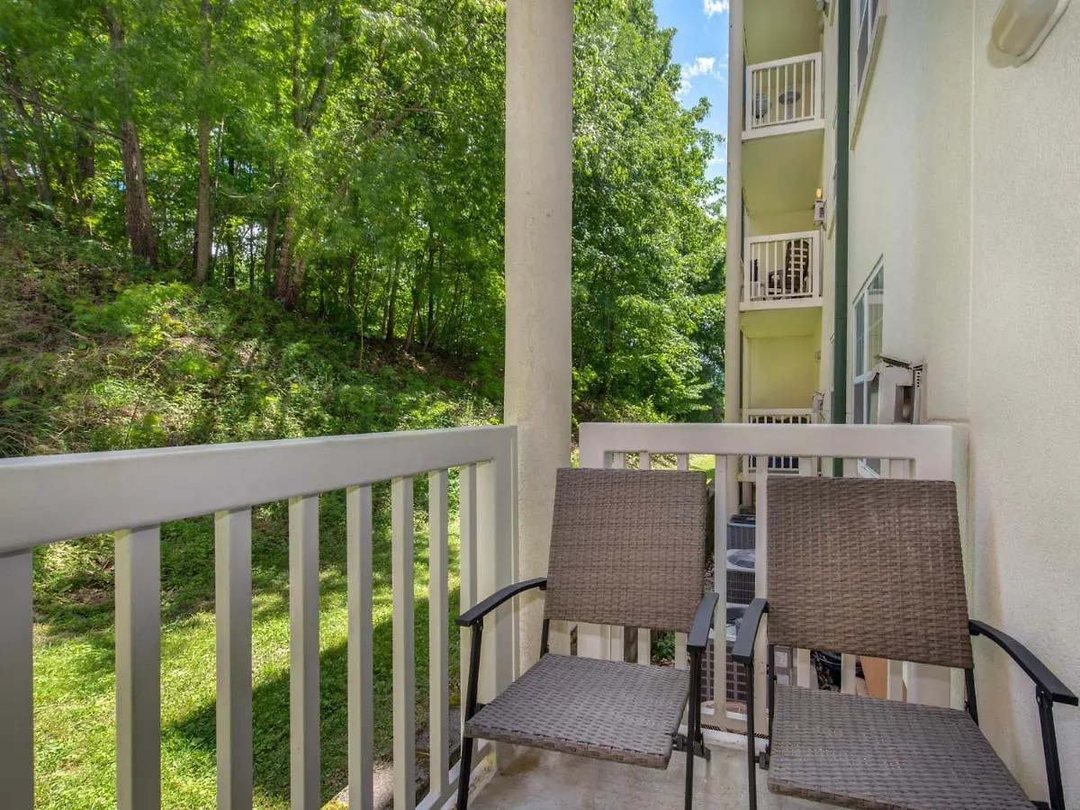 Lazy Bears Den 2103 Pigeon Forge