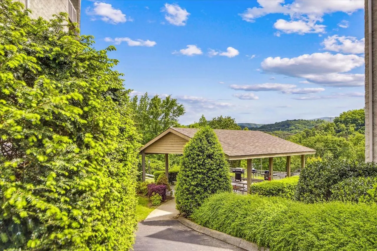 Eagle View Whispering Pines 332 *