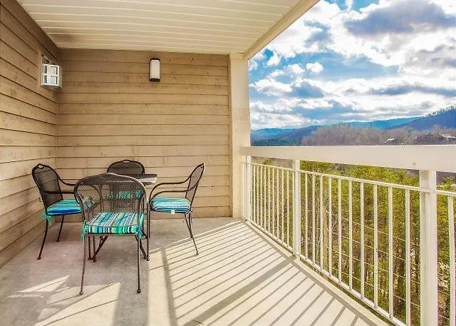 Smokin Views Whispering Pines 651 Pigeon Forge