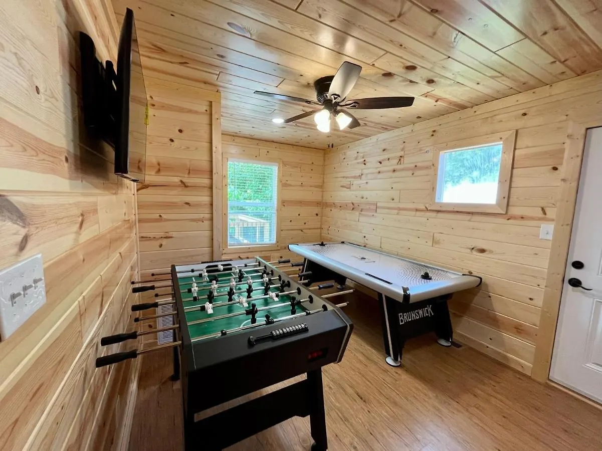 The Hitching Post: Spacious 5br/4ba Rancher