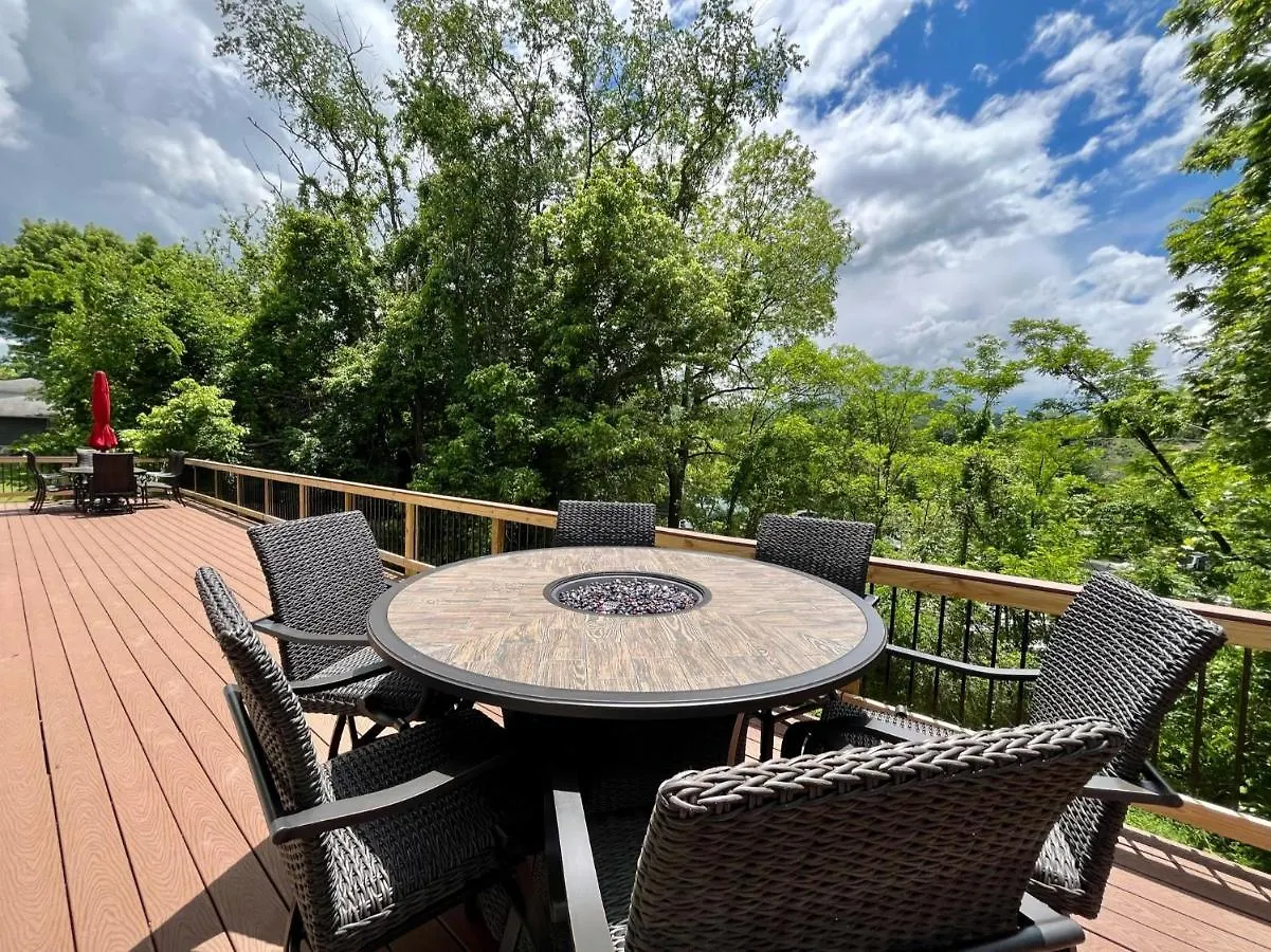 The Hitching Post: Spacious 5br/4ba Rancher Pigeon Forge