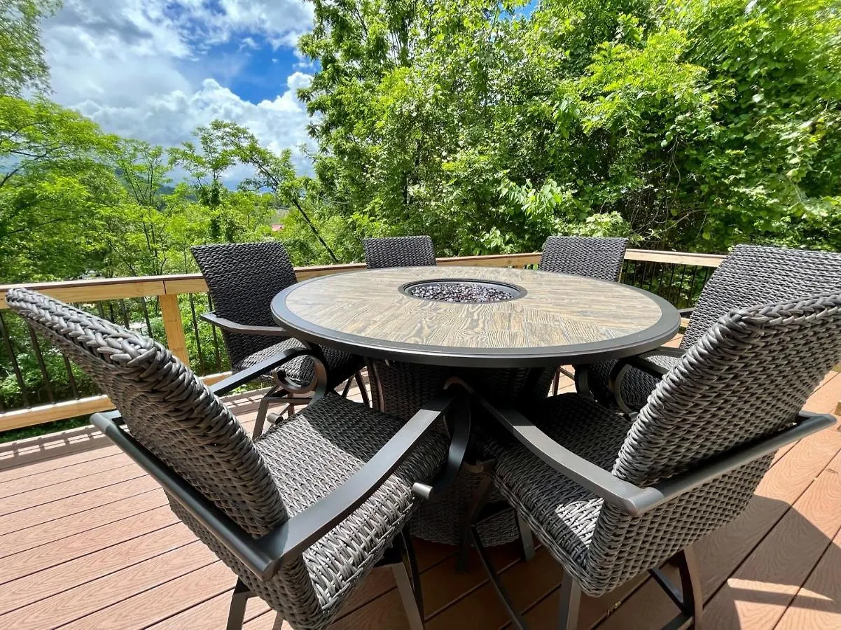 The Hitching Post: Spacious 5br/4ba Rancher Holiday home
