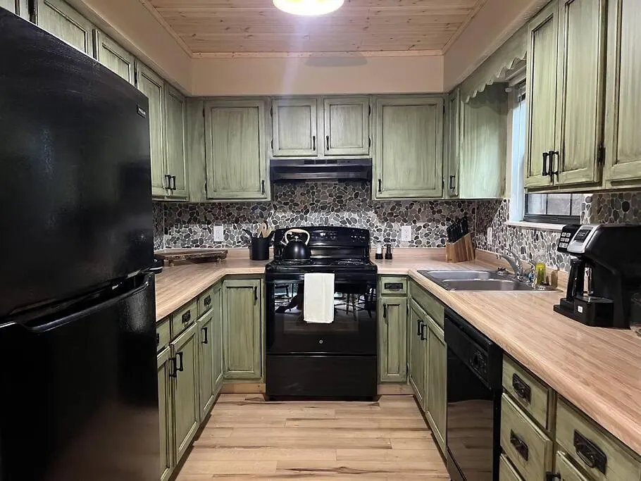 Mossy Top- Hot Tub, 2 Bdrm, Pets Ok, Grill * Pigeon Forge