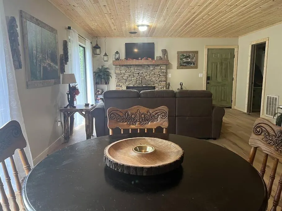Mossy Top- Hot Tub, 2 Bdrm, Pets Ok, Grill Holiday home Pigeon Forge