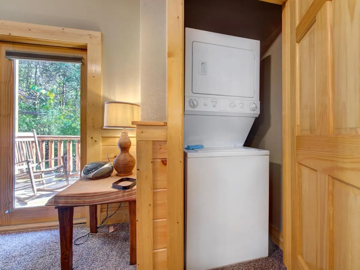 Holiday home Moonlight Theater Lodge, 3 Bedrooms, Hot Tub, Pool, Sleeps 14