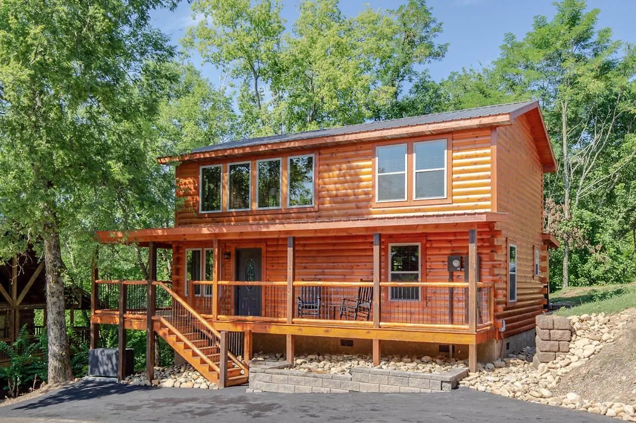 Pure Indulgence, 2 Bedrooms, Hot Tub, Pool Access, Theater Room, Sleeps 10 * Pigeon Forge