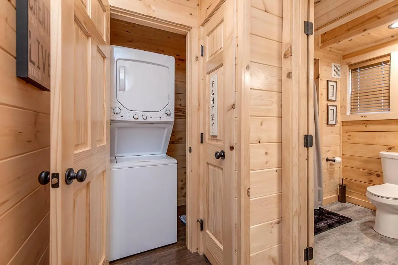 Holiday home Pure Indulgence, 2 Bedrooms, Hot Tub, Pool Access, Theater Room, Sleeps 10 *
