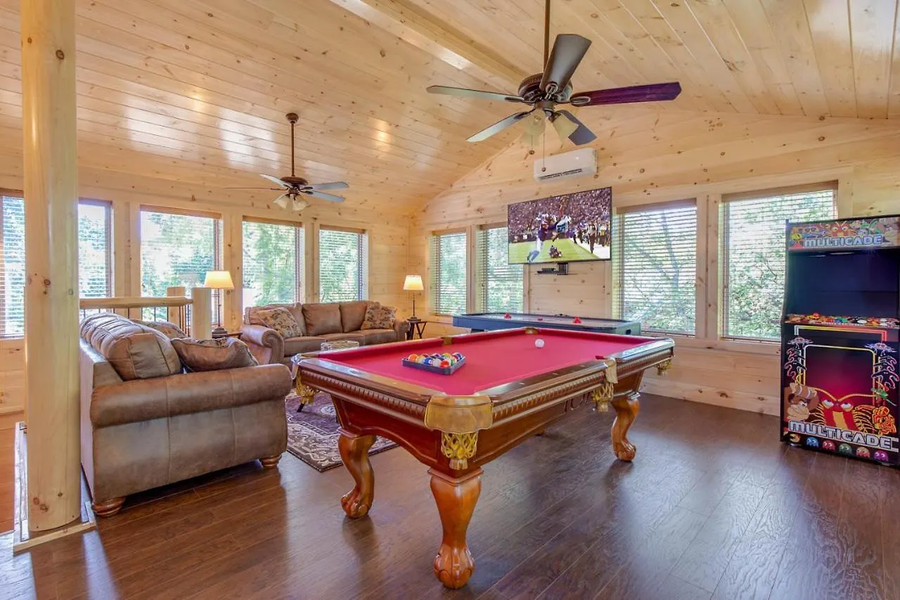Pure Indulgence, 2 Bedrooms, Hot Tub, Pool Access, Theater Room, Sleeps 10 Pigeon Forge