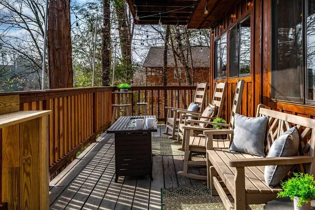 The Family Stone Luxe Sleeps 12 Hot Tub Dogfriendly Dollywood Holiday home Pigeon Forge