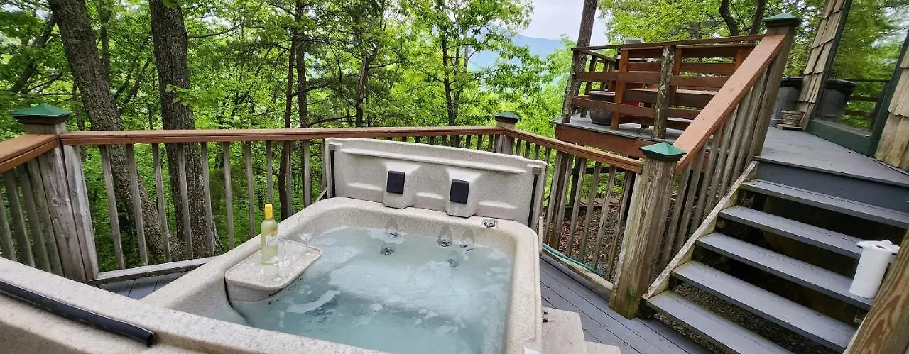 Villa 10 Miles Away From The Heart Of It All! Pigeon Forge