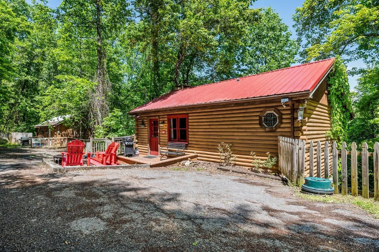Romantic Log With Hot Tub Pigeon Forge