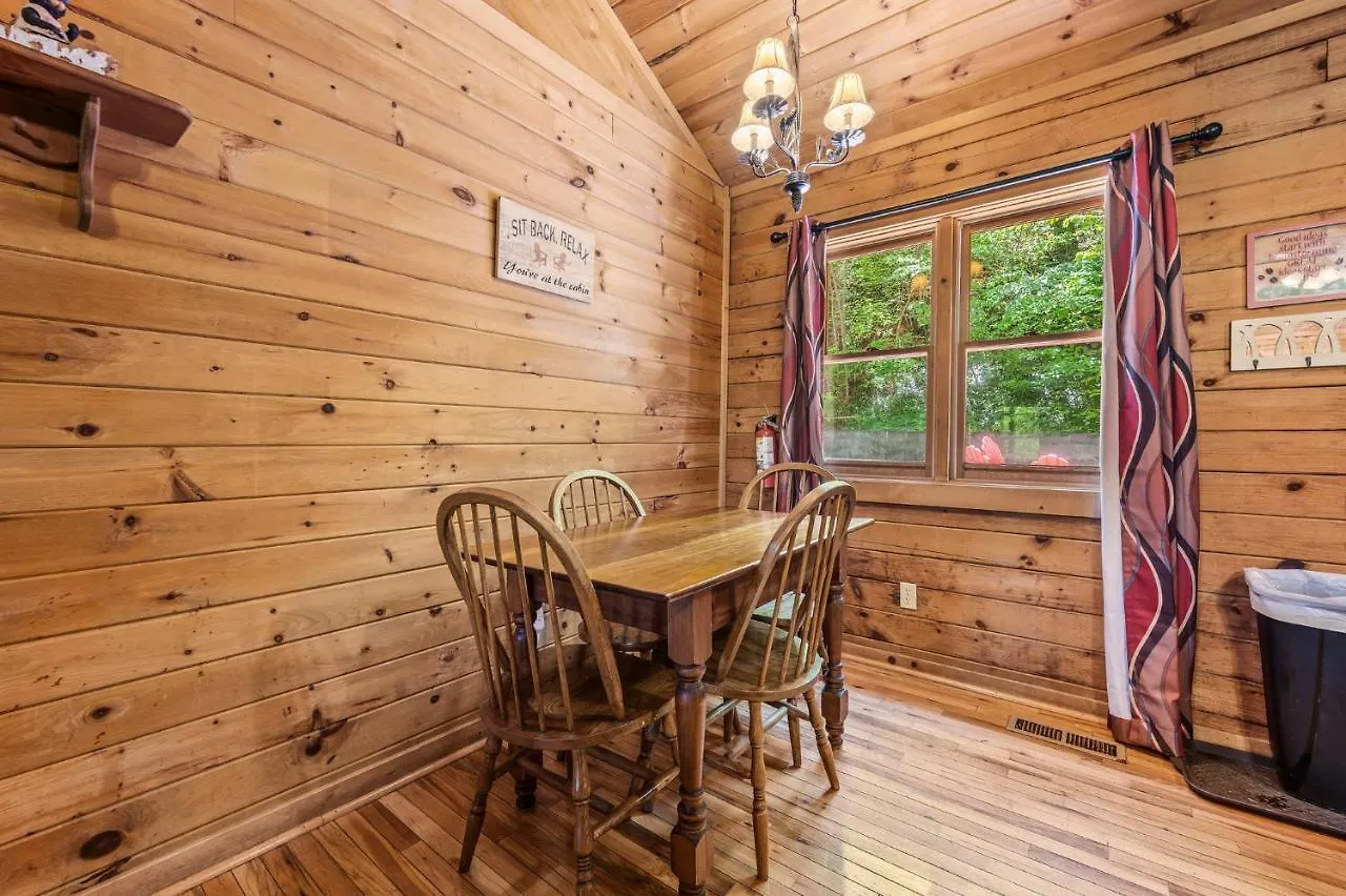 Romantic Log With Hot Tub Holiday home Pigeon Forge