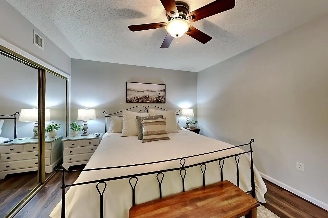 Apartment Family Gathering Whispering Pines 514