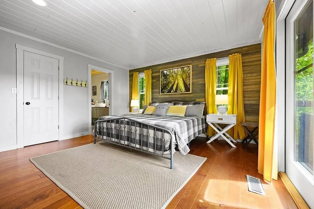 Chic Private W/ Epic Views & Amenities! *