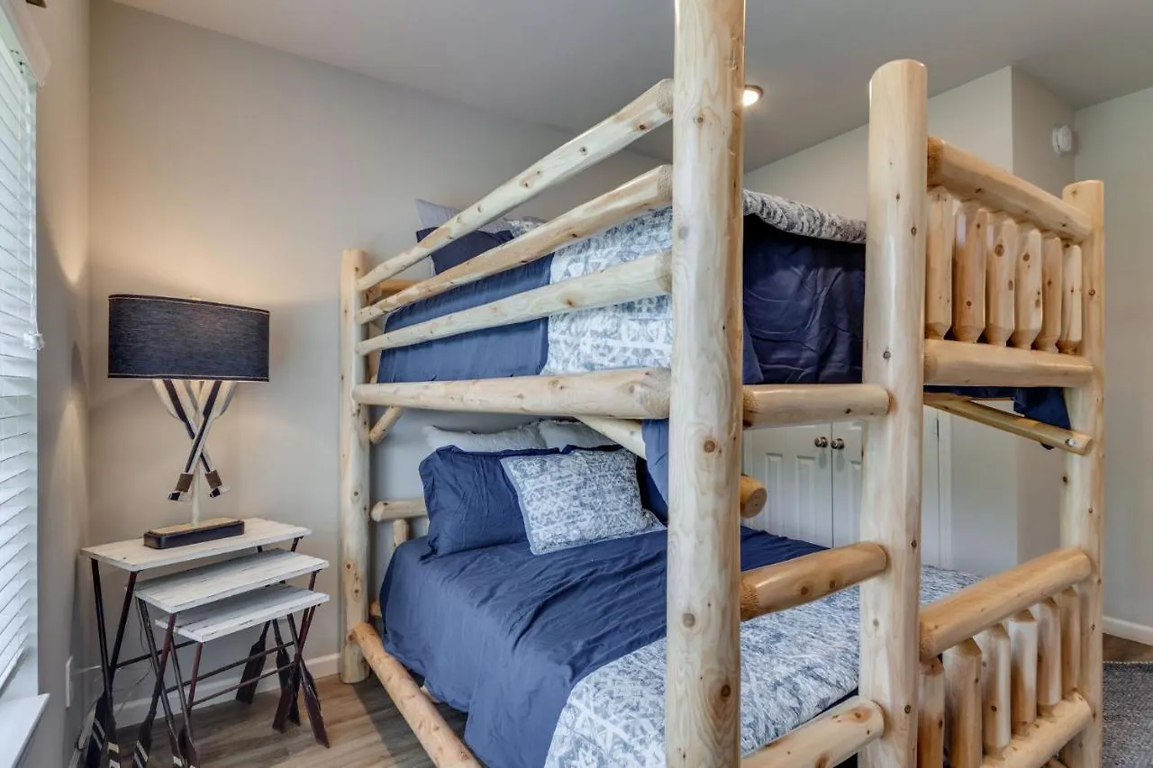 New 3 Bedroom Sleeps 6 Apartment *