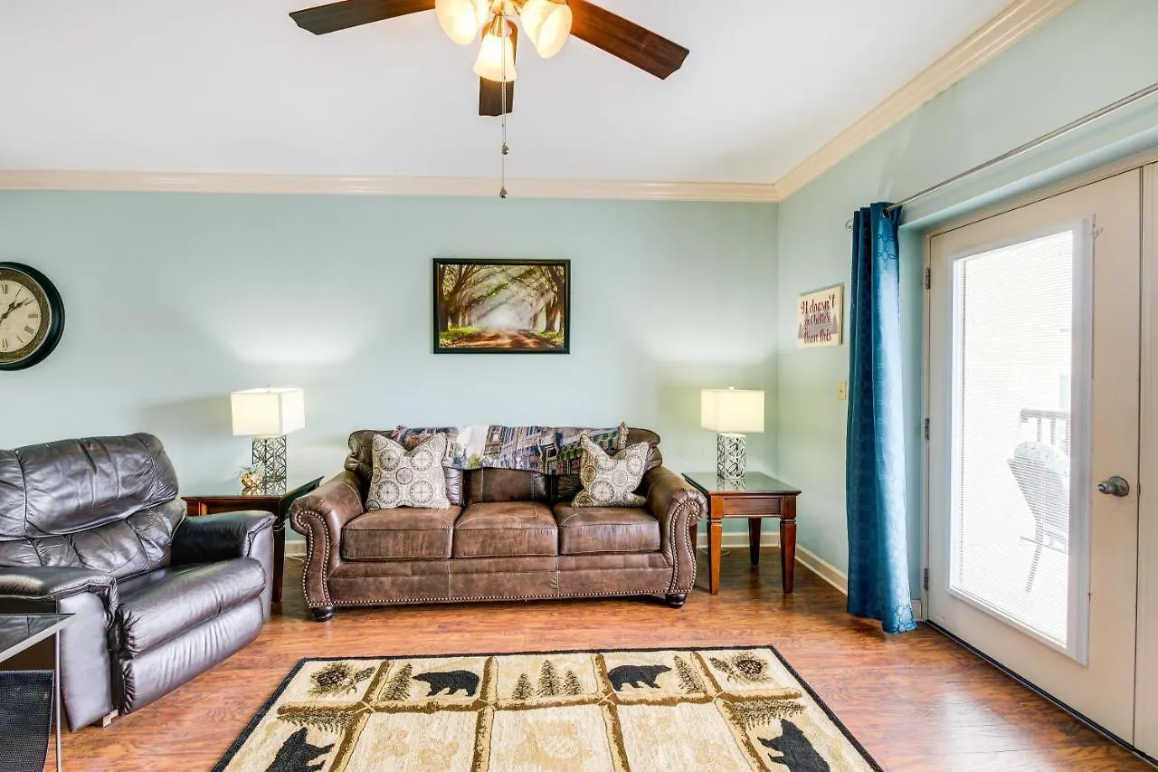 With Community Amenities! Apartamento