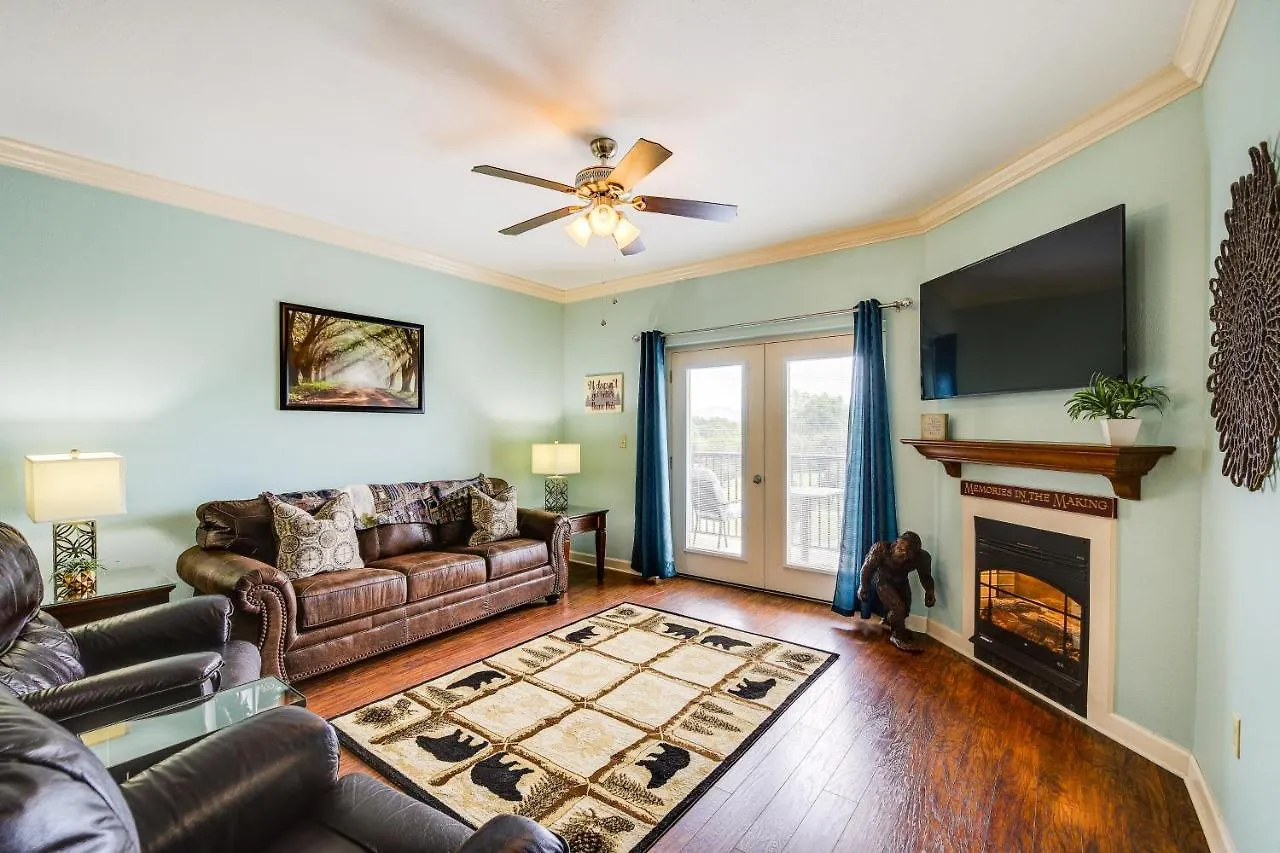 With Community Amenities! Apartamento