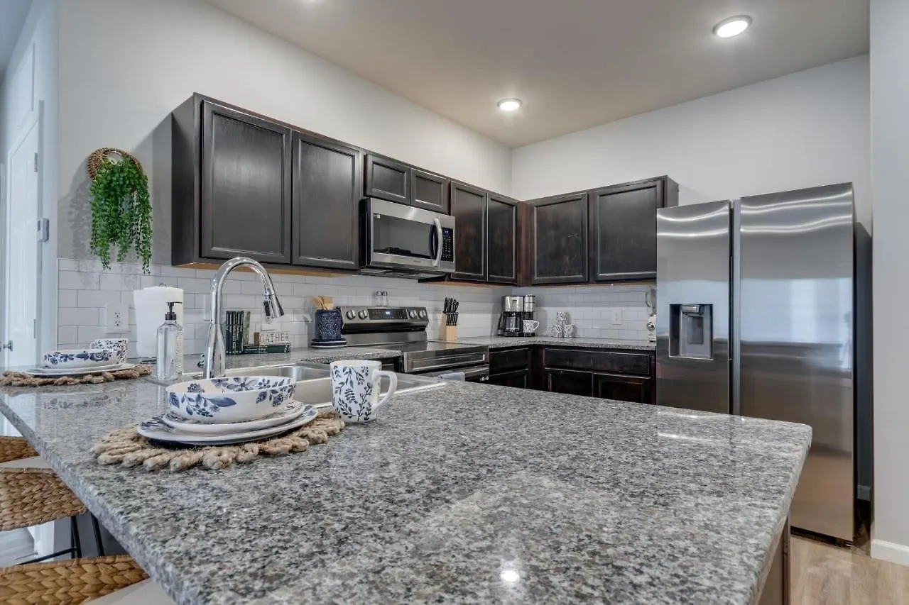 Apartment New Const 1 Bed Apt - Rc 4107 *