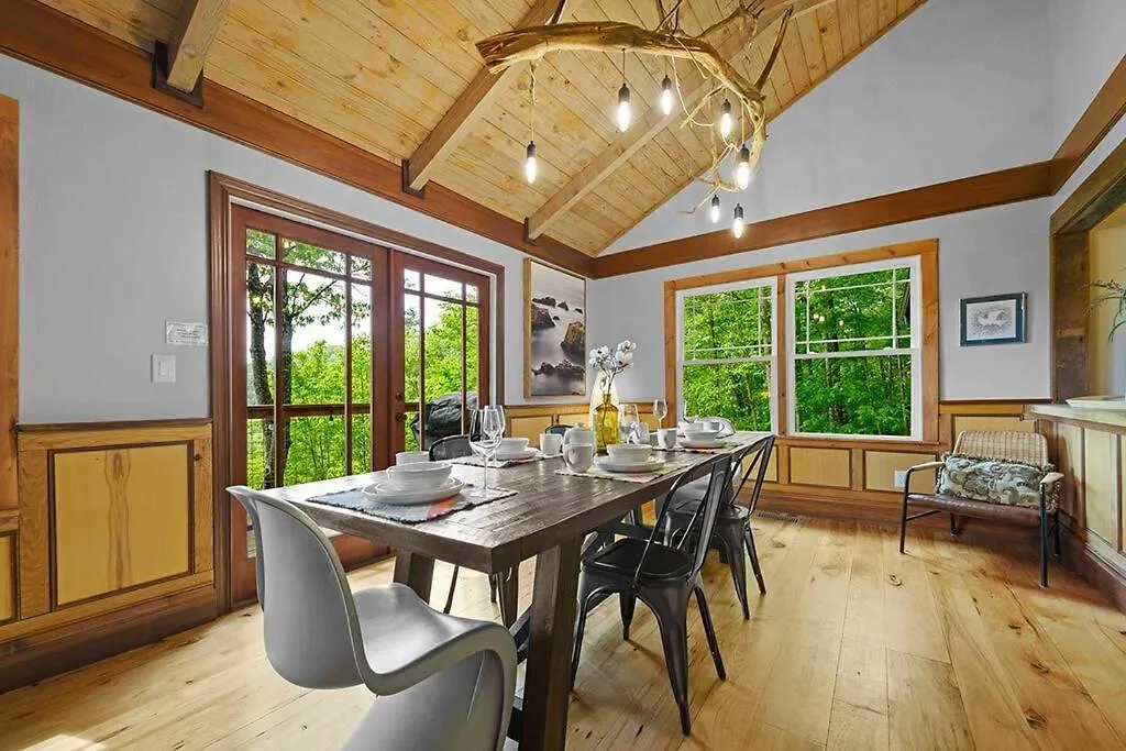 Chic Private W/ Epic Views & Amenities! Holiday home