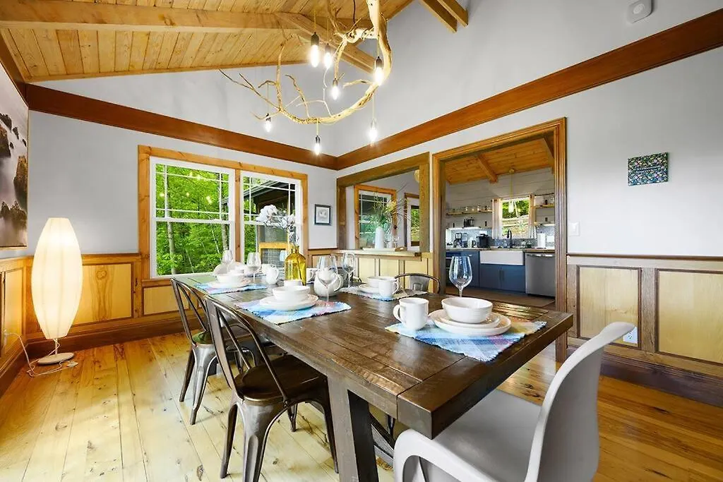 Chic Private W/ Epic Views & Amenities!
