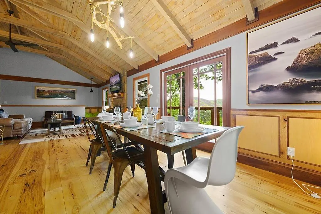 Holiday home Chic Private W/ Epic Views & Amenities!