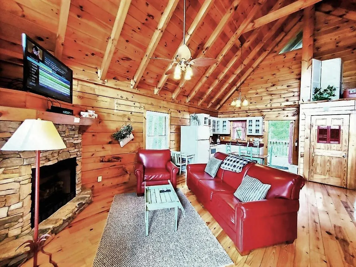 Adorable Shut'er Chalet