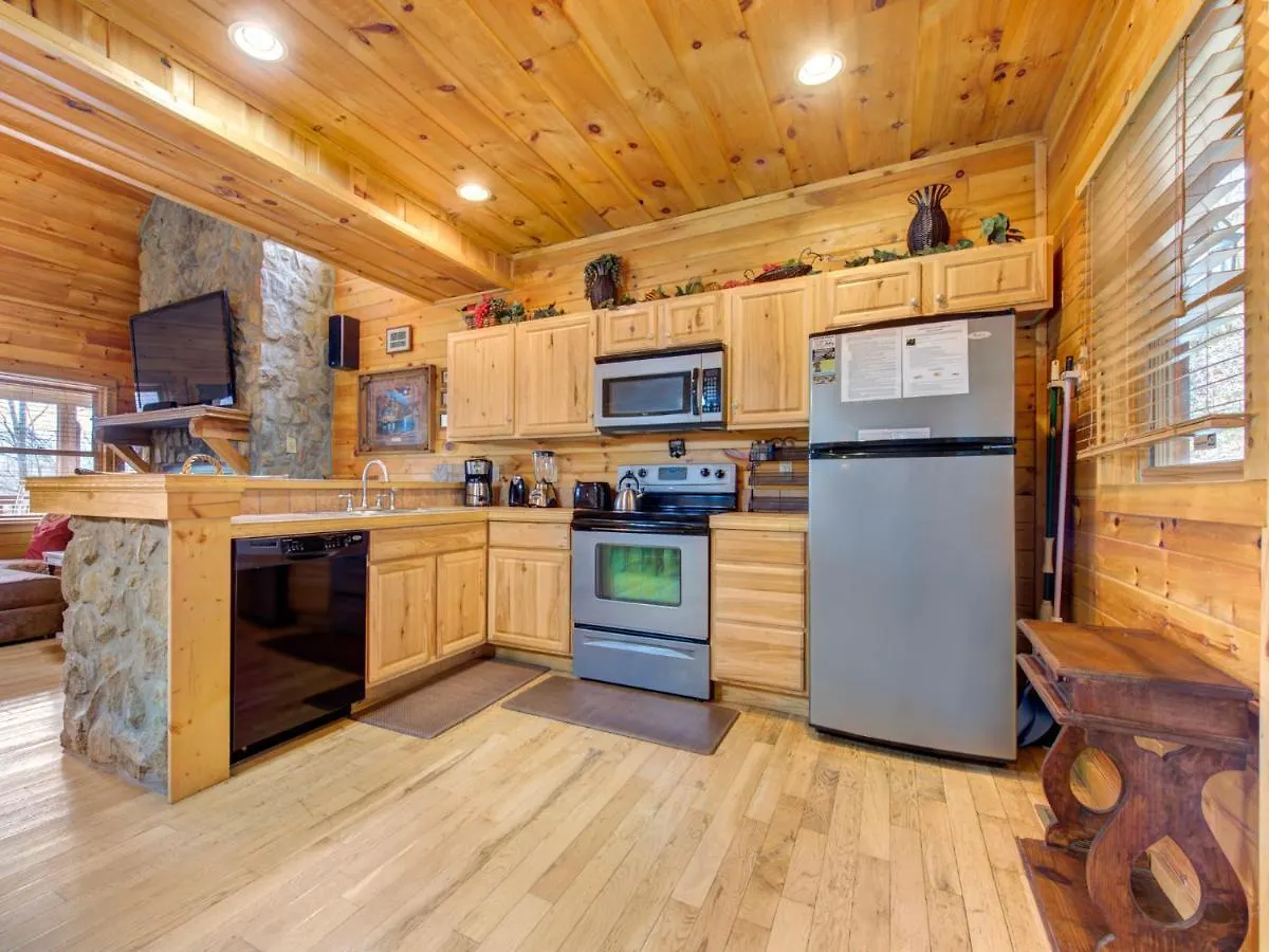 Splashing Sunrise, 2 Bedrooms, Private Pool, Arcade, Hot Tub, Sleeps 6 Holiday home