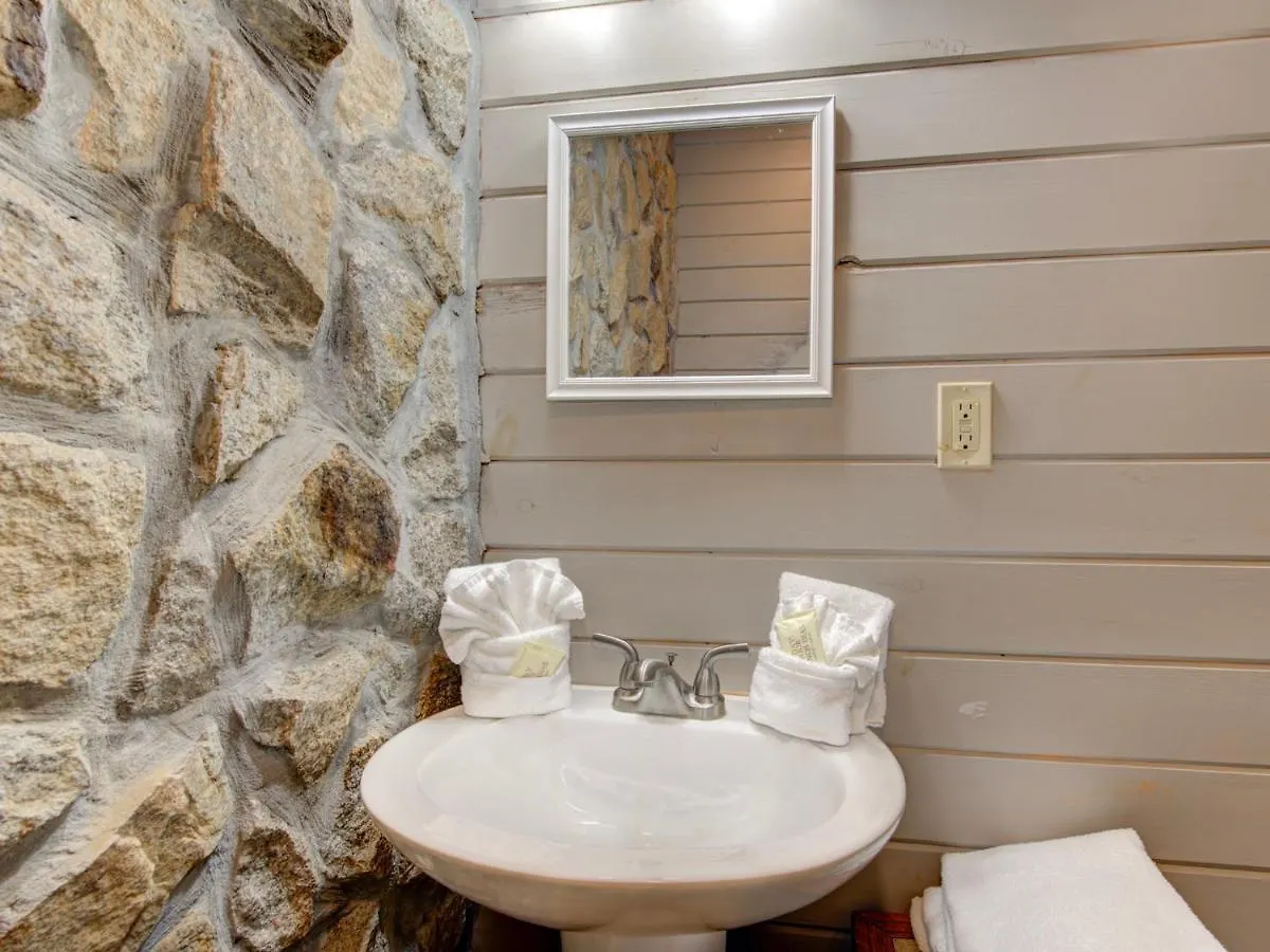 Holiday home Splashing Sunrise, 2 Bedrooms, Private Pool, Arcade, Hot Tub, Sleeps 6