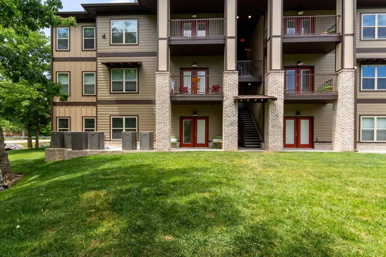 Apartment New 3 Bedroom Sleeps 6