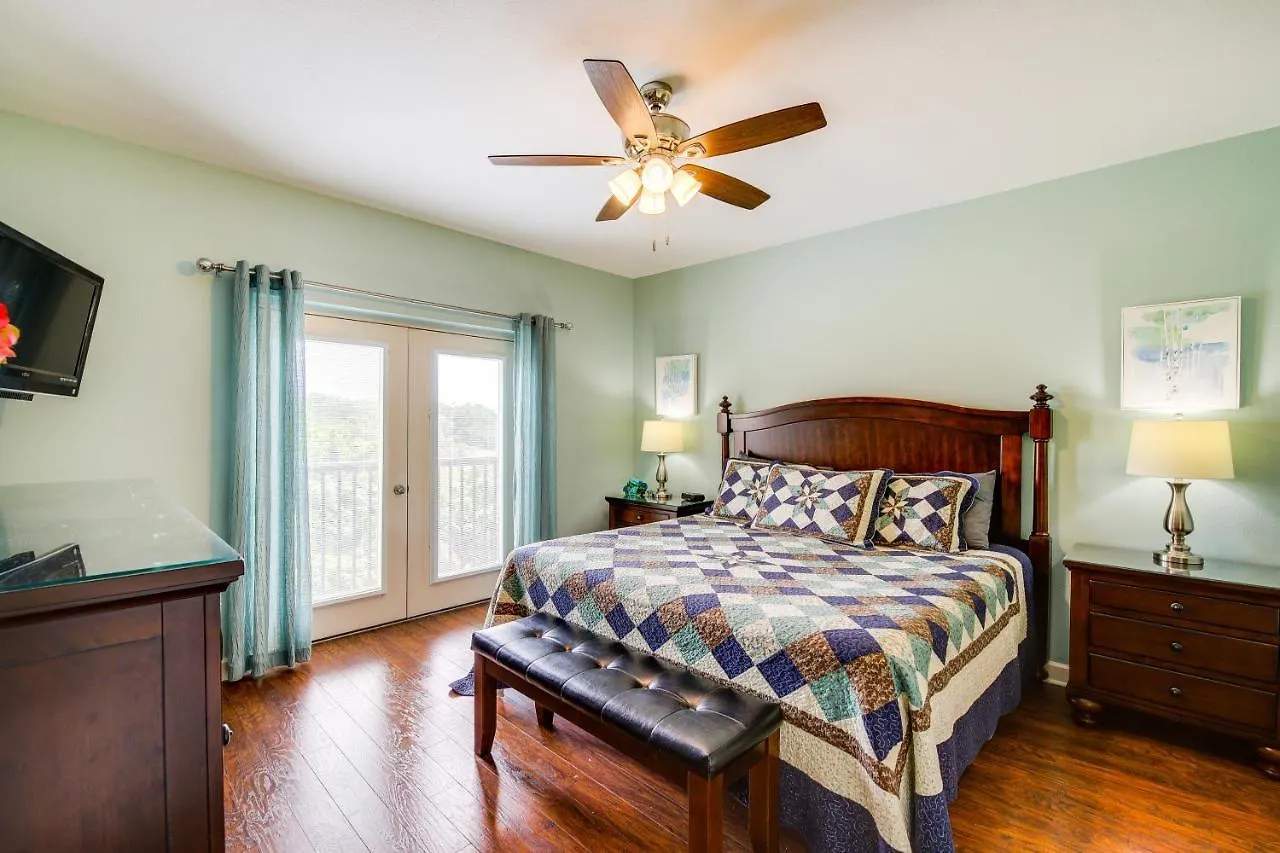 Apartamento With Community Amenities!