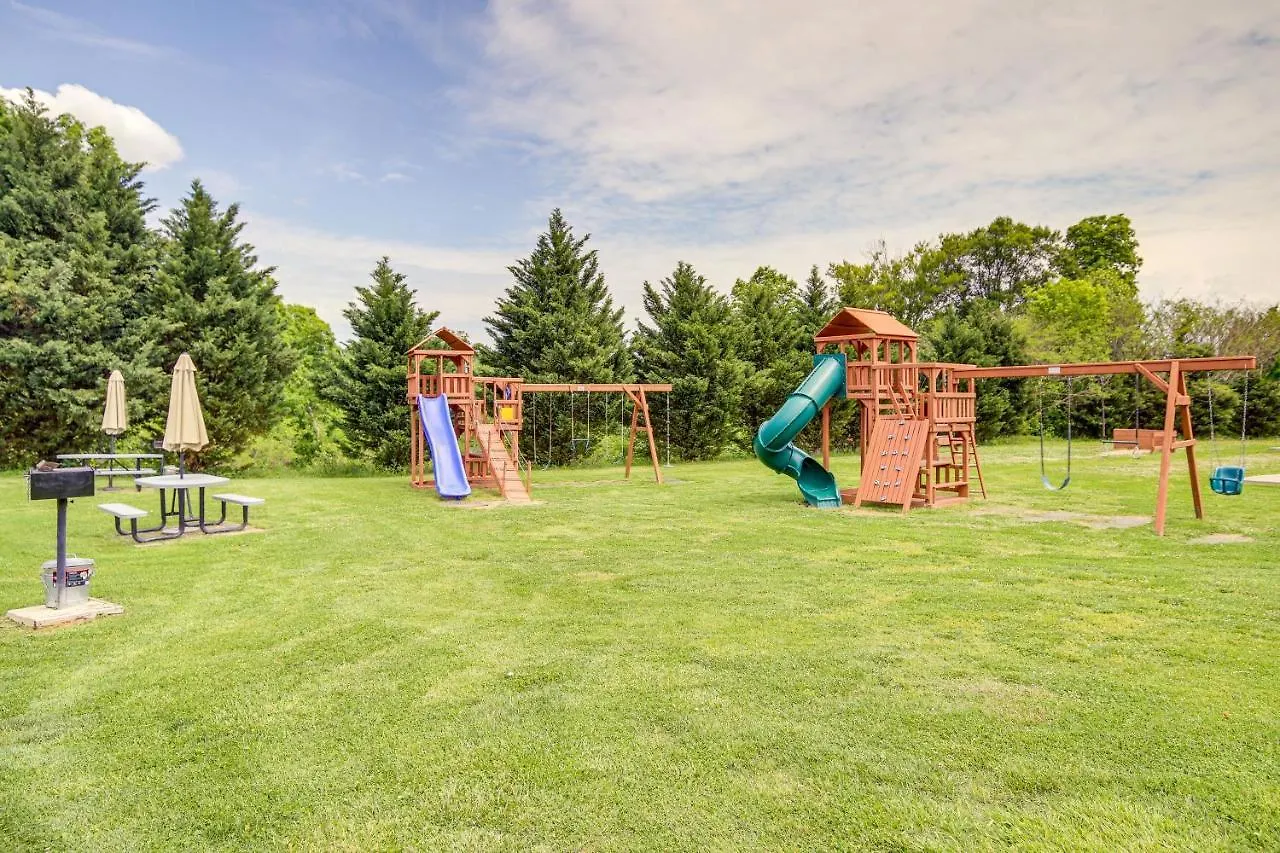 Apartamento With Community Amenities!