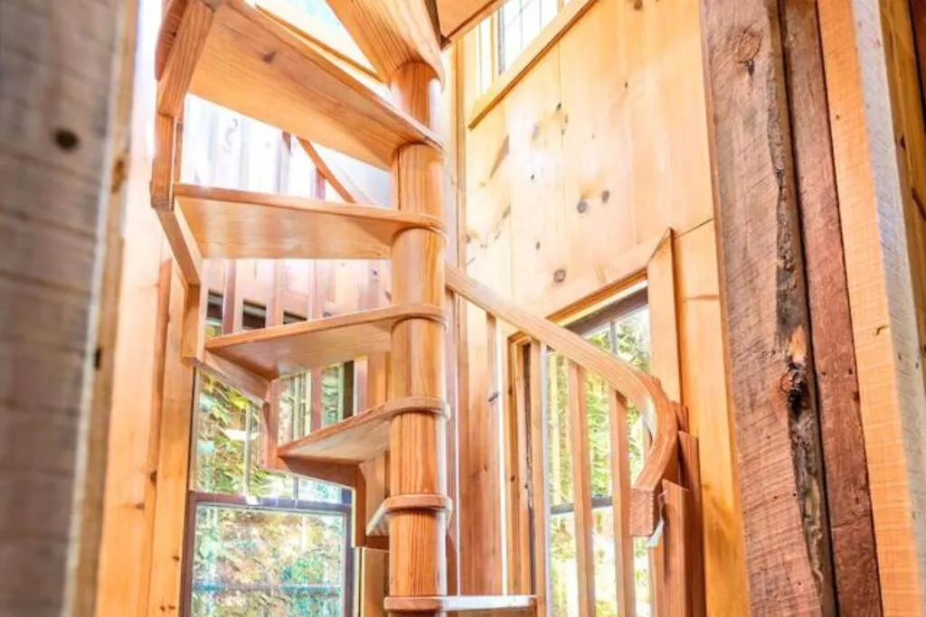 Romantic Gem, 2 Acres, Hot Tub, Free Pet, King Bed