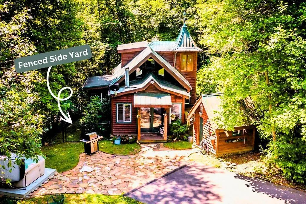 Romantic Gem, 2 Acres, Hot Tub, Free Pet, King Bed Holiday home